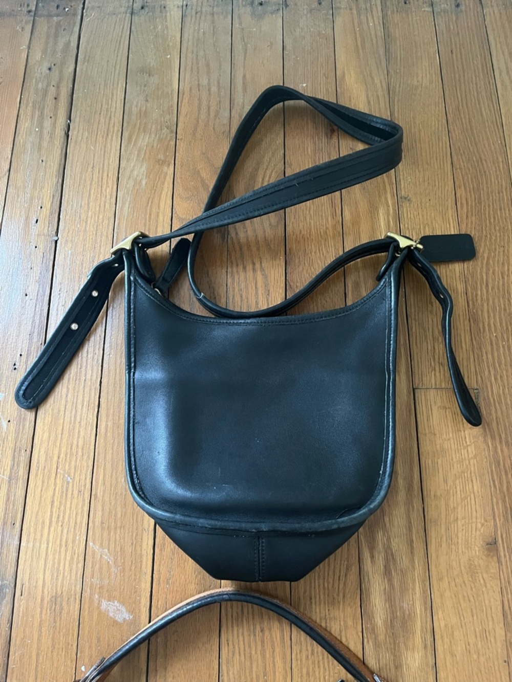 Vintage lot of Coach, Brahmin, & Dooney leather purses - Picture 9 of 16